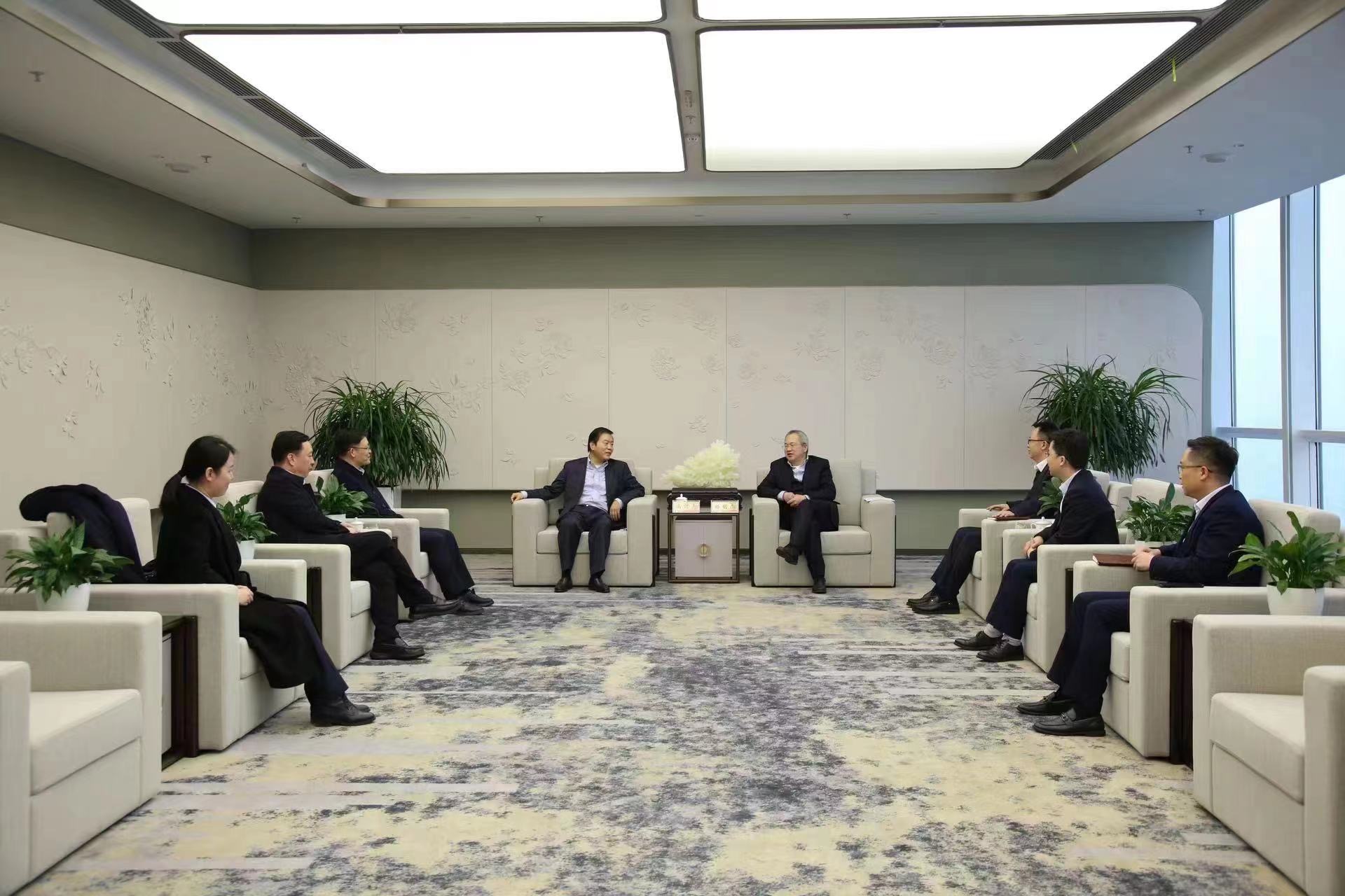 高計(jì)亮董事長(zhǎng)帶隊(duì)赴貴州銀行開(kāi)展工作交流