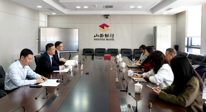 李穎耀行長(zhǎng)接受媒體記者專(zhuān)訪(fǎng)